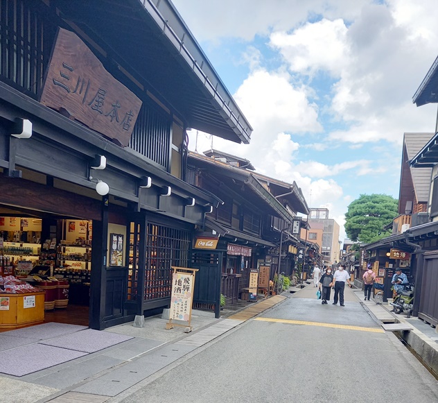 高山食べ歩き　散策