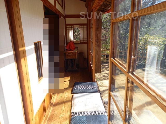 さつきとメイの家 縁側